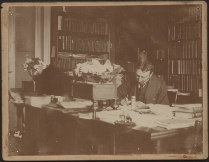 Márki Sándor történészprofesszor, a 'Történettanítás' című módszertani művének írása közben 1902-ben